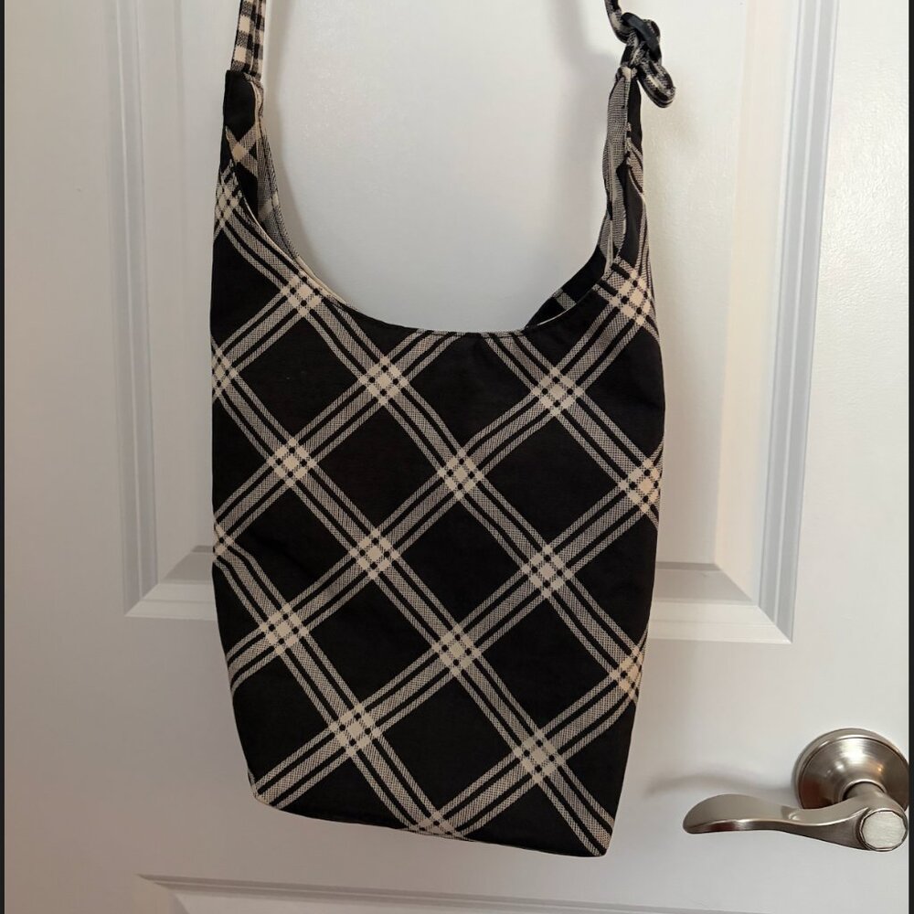 BAGGU Small Nylon Sling- Mixed Plaid - Picture 5 of 6